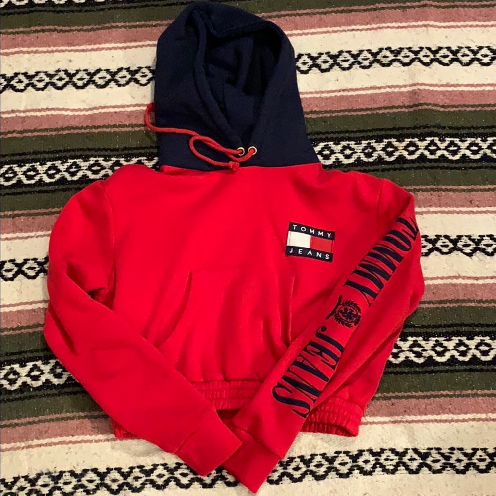 Tommy H cropped sweatshirt. (size S)